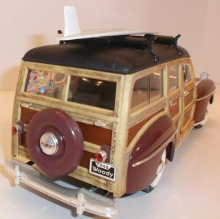 SIGNATURE 1948 Ford Woody Wagon Die - Cast 1:18 Real Wood Siding 6