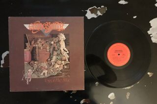 Aerosmith ‎– Toys In The Attic Lp Columbia Records ‎– Pc 33479 Vinyl Nm/vg 1975