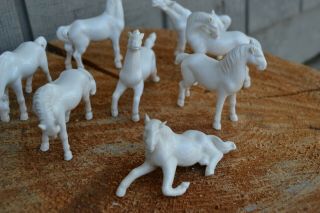 Horse figurines - Porcelain miniature horses - Set of 8 3