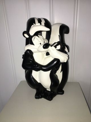 1998 Warner Brothers Store - - - - 12 " Resin Character Statue Figure - - - - Pepe Le Pew