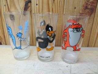 3 Vintage Looney Tunes Pepsi Glasses – Daffy Duck,  Road Runner,  Tazmanian Devil