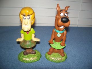 Vintage 2002 Spooky Island Hula Scooby Doo & Shaggy Bobble Head Figures