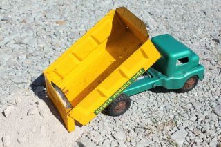 Structo Hydraulic Dump Truck,  1950s,  Green and Yellow pressed metal 4
