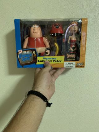 Mezco Family Guy Night Time Peter And Lois In Variant Red Leather