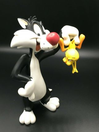 Very Rare Warner Bros.  Looney Tunes Sylvester Holding And Tweety Statue
