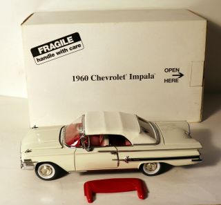 Dte 1:24 Danbury White 1960 Chevrolet Impala Convertible W/ Boot Niob