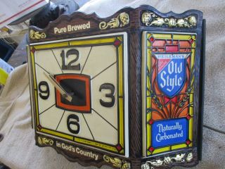 Vintage Heileman ' s Old Style Beer Lighted Bar Clock Sign PURE BREWED 1983 5