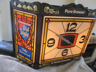 Vintage Heileman ' s Old Style Beer Lighted Bar Clock Sign PURE BREWED 1983 7