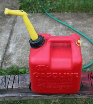 Chilton 2 Gallon Gas Can Container Plastic with Spout Model P20 Old Style 4