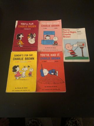 Vintage Charlie Brown Snoopy Peanuts Comic Strip Cartoon Books
