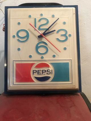 Vintage Pepsi Cola Soda Pop Advertising Wall Light Up Clock Sign