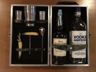 Vintage Travel Tailgate Picnic Bar Set Portable Liquor Hard Case