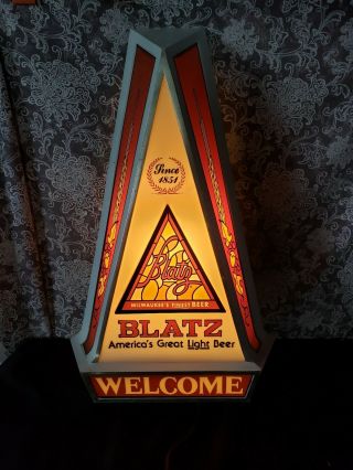 Blatz Lighted Beer Sign Vintage 1989 Wall Bar Light Illuminated Welcome