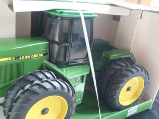 Ertl John Deere 8560 4 Wheel Drive Tractor Toy 1/16 1:16 5595