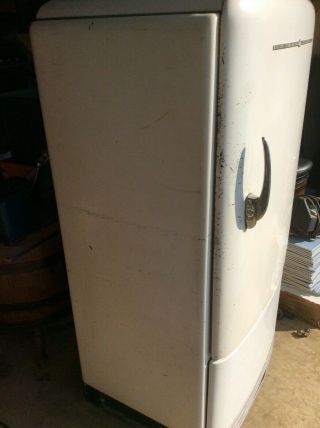 1950s Vintage/Antique GE Refrigerator - Still ice cold man cave or garage 4