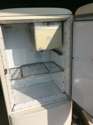1950s Vintage/Antique GE Refrigerator - Still ice cold man cave or garage 5
