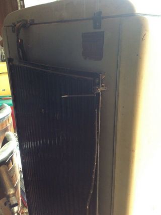 1950s Vintage/Antique GE Refrigerator - Still ice cold man cave or garage 9