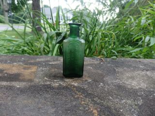 The Robert Nesbitt Ricin Co. ,  Philadelphia,  Pa. ,  Green,  Poison Bottle 2
