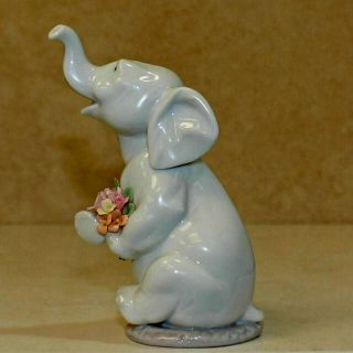 Elephant With Flowers " Lucky In Love " 6462,  Lladro.