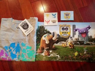 Pokemon Go Fest 2019 Chicago Exclusive T - Shirt Medium.  Sticker,  Poster,  Map