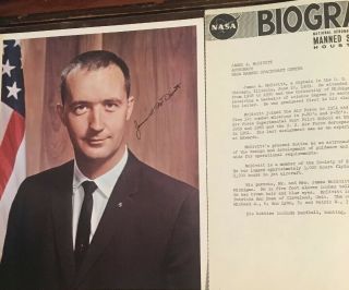 James Mcdivitt Signed Photo And Biography (1964) Nasa Astronaut