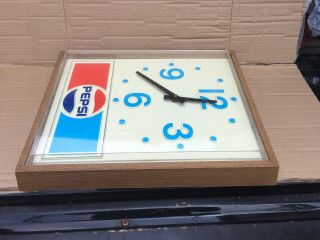 Vintage 1980 ' s Pepsi Cola Store Advertising Wall Clock - Battery Operated - - 4