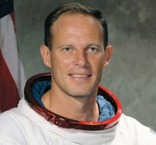 Space - Us Astronaut - Skylab 3 - Jack Lousma Neat Signed Page