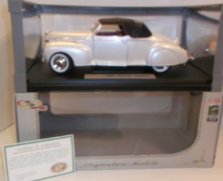 Signature 1939 Lincoln Zephyr Convertible Die - Cast Boxed 1:18