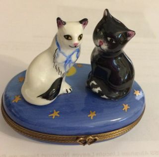 Limoges Hinged Trinket Box,  - Black Cat & White Cat on Starry Box - Hearts Inside 7