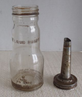 Vintage Embossed Marquette Mfg Motor Oil Vintage Glass Quart Bottle w Spout 6