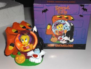 Warner Bros.  Looney Tunes Sylvester And Tweety Mini Snow Globe