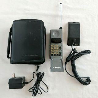 Vintage Motorola Meteor Cell Phone Flip Model 88029 Pocket 2 Batteries Case