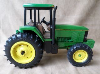 John Deere Toy Tractor 7800 Row Crop Ertl Die Cast 1/16 Scale Collectors Edition