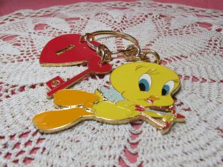 VINTAGE YELLOW TWEET BIRD KEY CHAIN WITH RED HEART AND KEY 1999 WARNER BROS 4
