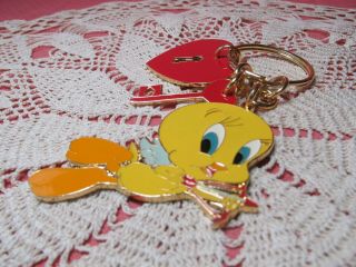 VINTAGE YELLOW TWEET BIRD KEY CHAIN WITH RED HEART AND KEY 1999 WARNER BROS 5