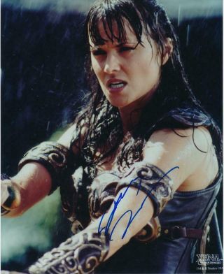 Lucy Lawless - Signed Photograph As " Xena "