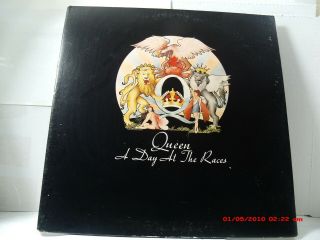Queen - (lp) - A Day At The Races - Includes " Tie Your Mother Down " Elektra - 1976