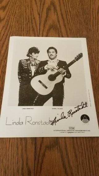 Linda Ronstadt Personally Autographed 8 X 10 Glossy Photo