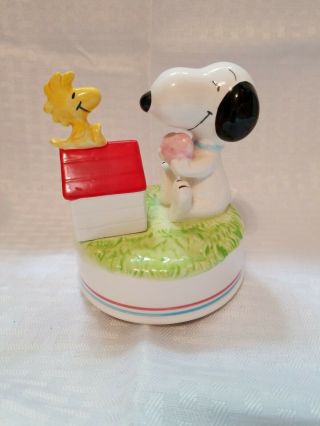 Snoopy Peanuts Charlie Brown Aviva Vintage Ceramic Music Box Figurine