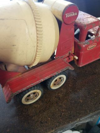 VINTAGE RED AND WHITE TONKA TRUCK CEMENT MIXER 6