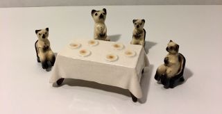 Vintage Artmark Siamese Cat & Kitten At Table Miniature Ceramic Figurines Japan