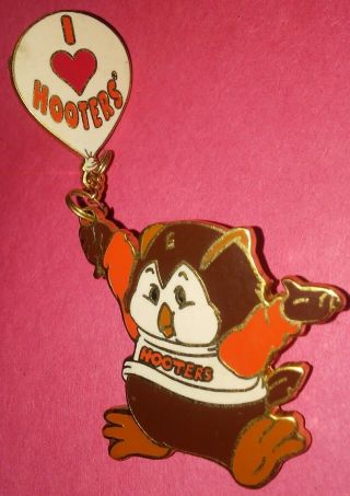 Hooters Restaurant Collectible Balloon Owl Pin Authentic Rare U