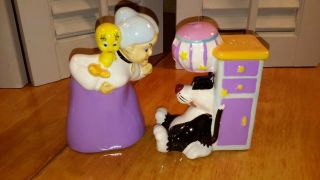 Looney Tunes " Twapped " Tweety And Silvester Salt And Pepper Set