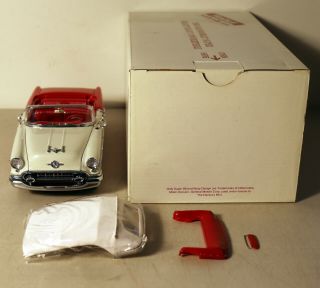 DTE 1:24 DANBURY RED/WHITE 1955 OLDSMOBILE EIGHTY - EIGHT CONVERTIBLE 3