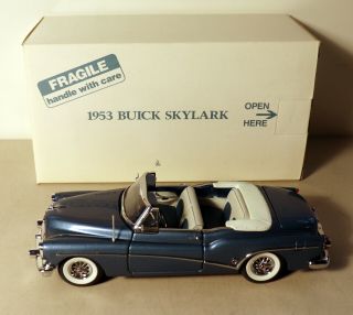 Dte 1:24 Danbury Blue/white 1953 Buick Skylark Niob