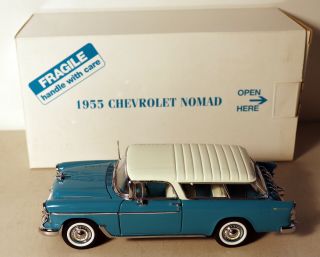 Dte 1:24 Danbury Blue/white 1955 Chevrolet Nomad Niob