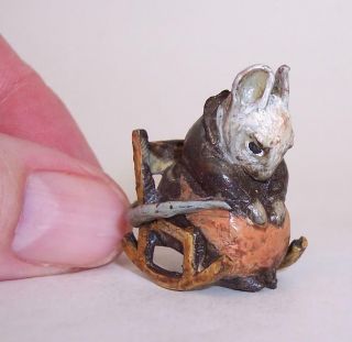 Vintage TINY Granny GRANDMA MOUSE in ROCKING CHAIR Cold Painted Bronze MINIATURE 2