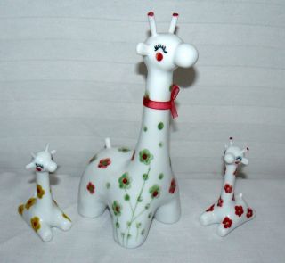 Vintage White Porcelain And Floral Design Giraffe With Babies Set Of 3 Figurines