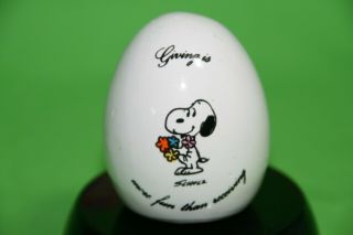 Rare Vintage Peanuts Snoopy Ceramic Egg " Giving Is More Fun Than Receiving " Ufs