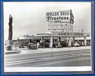 1939 Associated Oil Co.  Firestone Gas Station Photo Ford Packard Lincoln - Zephyr